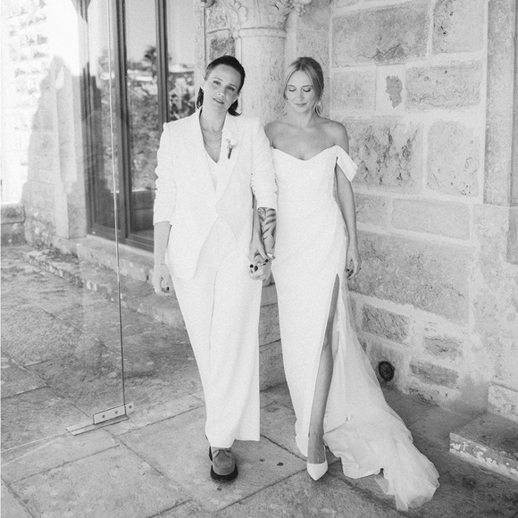 Nicolette - Picture 3 of 9